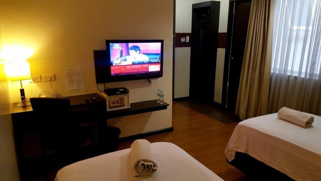 Makati Boutique Hotel Near Naia Airport Terminal 3 Edsa Pasay Cbd Makati City Buitenkant foto